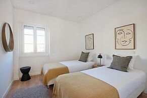 Deluxe Apt At Amazing Prime Location, By Timecooler