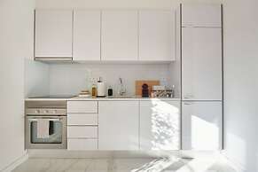Deluxe Apt At Amazing Prime Location, By Timecooler