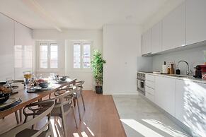 Deluxe Apt At Amazing Prime Location, By Timecooler