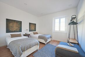 Deluxe Apt At Amazing Prime Location, By Timecooler
