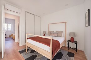 Deluxe Apt At Amazing Prime Location, By Timecooler