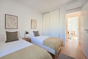 Deluxe Apt At Amazing Prime Location, By Timecooler