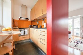 Sunny Renovated Apt With Ac, By Timecooler