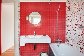 Sunny Renovated Apt With Ac, By Timecooler