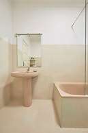 Light Filled & Renovated Apartment, By Timecooler