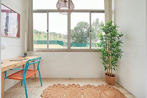 Light Filled & Renovated Apartment, By Timecooler