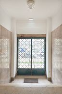 Light Filled & Renovated Apartment, By Timecooler