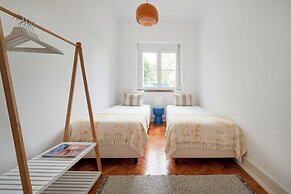 Light Filled & Renovated Apartment, By Timecooler