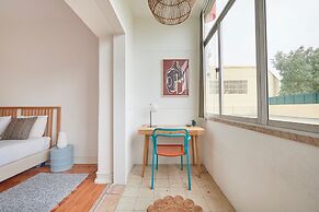 Light Filled & Renovated Apartment, By Timecooler