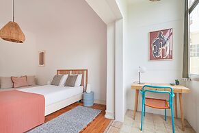 Light Filled & Renovated Apartment, By Timecooler