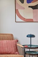 Light Filled & Renovated Apartment, By Timecooler