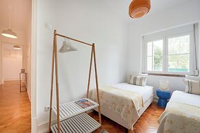 Light Filled & Renovated Apartment, By Timecooler