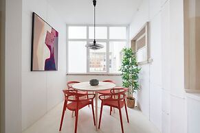 Light Filled & Renovated Apartment, By Timecooler
