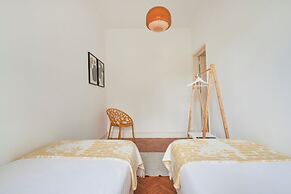 Light Filled & Renovated Apartment, By Timecooler