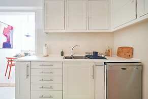 Light Filled & Renovated Apartment, By Timecooler