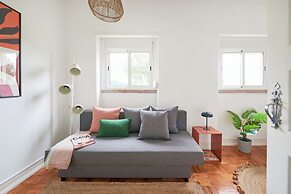 Light Filled & Renovated Apartment, By Timecooler