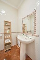 Central & Sunny 2Br Apt Near Beach, By Timecooler