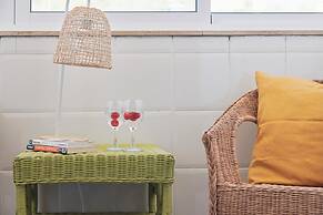 Central & Sunny 2Br Apt Near Beach, By Timecooler