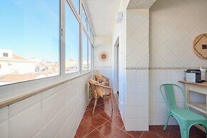 Central & Sunny 2Br Apt Near Beach, By Timecooler