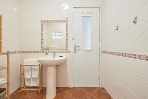 Central & Sunny 2Br Apt Near Beach, By Timecooler