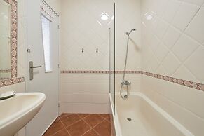 Central & Sunny 2Br Apt Near Beach, By Timecooler