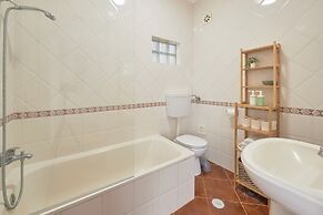 Central & Sunny 2Br Apt Near Beach, By Timecooler