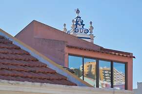 Central & Sunny 2Br Apt Near Beach, By Timecooler
