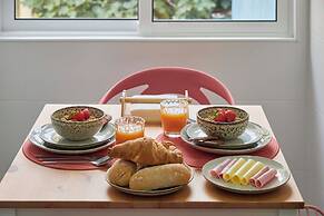 Spacious & Light Filled 4Br Apartment By Timecoler