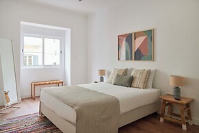 Spacious & Light Filled 4Br Apartment By Timecoler