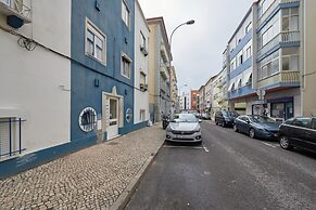 Spacious & Light Filled 4Br Apartment By Timecoler