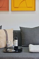 Spacious & Light Filled 4Br Apartment By Timecoler