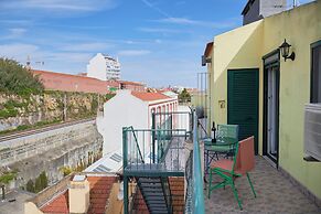Bright Apt W Balcony, Ac, Parking, By Timecooler
