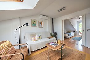 Bright Apt W Balcony, Ac, Parking, By Timecooler