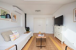 Bright Apt W Balcony, Ac, Parking, By Timecooler