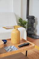 Bright Apt W Balcony, Ac, Parking, By Timecooler
