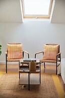 Bright Apt W Balcony, Ac, Parking, By Timecooler