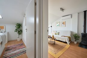 Bright Apt W Balcony, Ac, Parking, By Timecooler