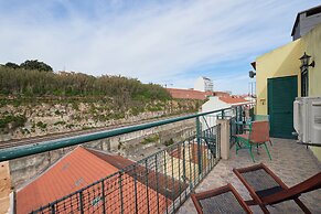 Bright Apt W Balcony, Ac, Parking, By Timecooler