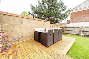 Stunning 4-bed House in Camberley