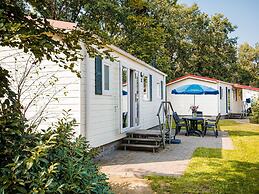Chalet by the Water in Leukermeer