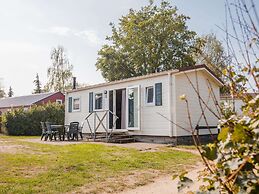Chalet by the Water in Leukermeer