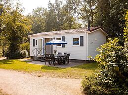 Chalet by the Water in Leukermeer