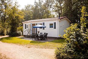 Chalet by the Water in Leukermeer