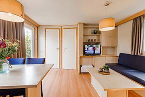 Chalet by the Water in Leukermeer
