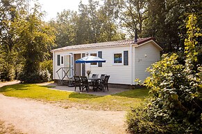 Chalet by the Water in Leukermeer