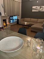 Olive Gem 2-bed Apt Sleeps 4 With Fireplace