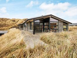 5 Star Holiday Home in Henne