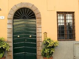 Lucca Central Garden Cottage