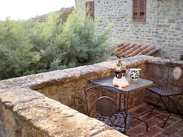 Farmhouse in Cortona With Pool