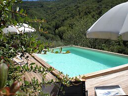 Farmhouse in Cortona With Pool